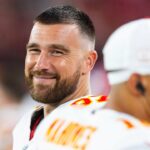 Travis Kelce predstavuje Patricka Mahomesa v rozhovore pre Brazíliu