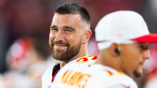 Travis Kelce predstavuje Patricka Mahomesa v rozhovore pre Brazíliu 

