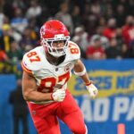 Travis Kelce zasiahnutý nabíjačkami hráča spúšťa