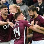 Craig Halkett oslavuje kladenie srdca 3-0 na Falkirk, keď sa presťahovali na vrchol stola