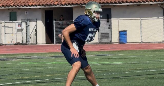 Tyran Stokes zo Sherman Oaks Notre Dame sa zaregistruje s futbalovou skupinou 

