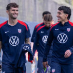 WHIPPANY, NJ - 1. september: Christian Pulisic a Alex Zendejas z Spojených štátov počas výcviku USMNT vo výcvikovom zariadení RBNY 1. septembra 2025 v Whippany v New Jersey. (Foto: Fotografie Johna Dortona/ISI/USSF/Getty Images)