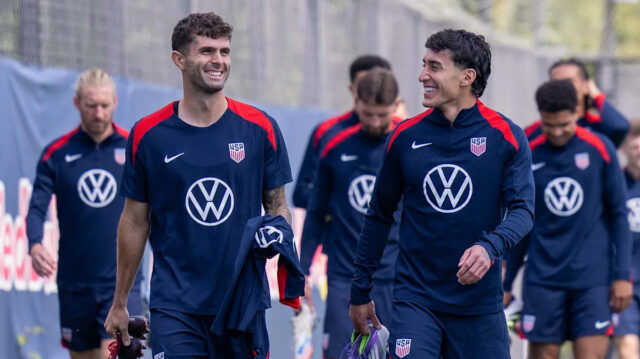 WHIPPANY, NJ - 1. september: Christian Pulisic a Alex Zendejas z Spojených štátov počas výcviku USMNT vo výcvikovom zariadení RBNY 1. septembra 2025 v Whippany v New Jersey. (Foto: Fotografie Johna Dortona/ISI/USSF/Getty Images)