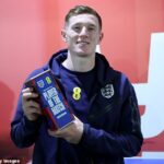 Anglicko New-Boy Elliot Anderson bol vo svojich prvých dvoch medzinárodných vystúpeniach nesmierne pôsobivý