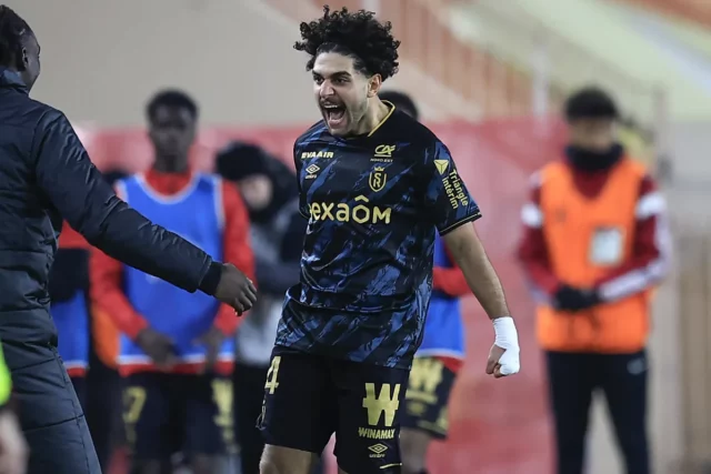 Úrady | Reims 'Reda Khadra sa prihlási s Le Havre na financovanie 


