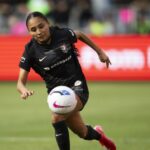 Uskutoční cenu Angel City a Harvard-Westlake Alum Alyssa Thompson náklady na prenos dokumentu?