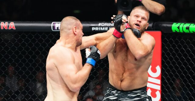 Videoklip UFC Paris: Stoje Delija Poškodenie v rozdelení po Quick KO pri spustení 

