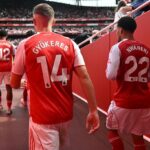 Viktor Gyokeres a Ethan Nwaneri v usporiadaní po tom