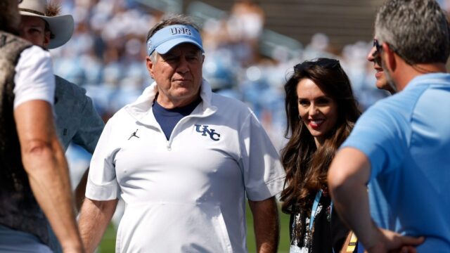 Výdavky Belichick robí úvodné domáce víťazstvo, keď UNC Tar Heels porazí Richmond 41-6 

