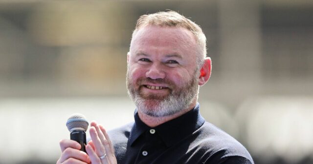 Wayne Rooney poskytuje zamestnávateľov ITV palci, pretože som celebrita | Futbal | Športová aktivita 

