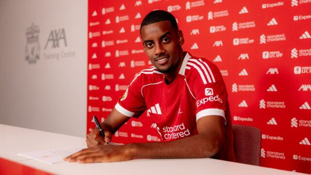 Isak je hráč Liverpoolu po letnom prenasledovaní
