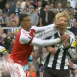 Gabriel sa zdalo, že lakpe Nick Woltemade do tváre počas víťazstva Arsenalu nad Newcastle