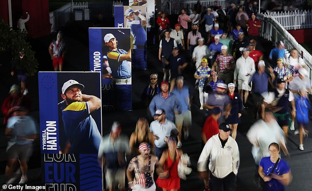 Zverejnené: Zvláštny zoznam zárobkových vecí Rydera hrnčeka - sledovatelia majú Fanúšikovia pretekali do Bethpage Black už v 5:00 ráno pred začiatkom Ryder Cupu