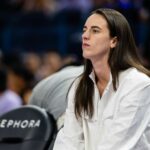 „Môže tiež hrať Caitlin Clark a prispôsobiť ju s futbalovými podložkami“