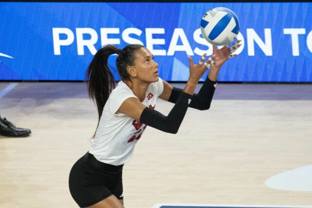 Lexi Rodriguez #8 a Harper Murray v semifinále volejbalu divízie 2024 I. divízie I. Zdroj: Getty