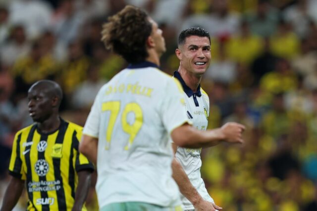 „Pokúšate sa byť zábavný?“- Karim Benzema čelí reportérovi v nepohodlnej minúte po prelievaní na Cristiana Ronalda 


