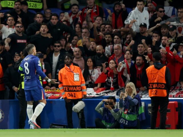 „Preliate hlavou“- Jose Mourinho privítal „jedinečný“ akt počas výskytu, ktorý prestal s Chelsea zápasom 

