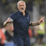 Mourinho je momentálne mimo práce po jeho sekcii Fenerbahce