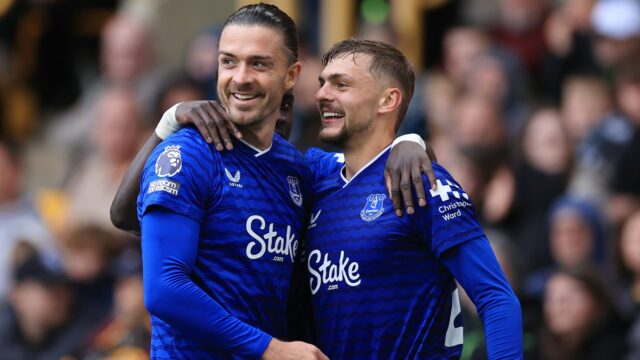Letné podpisy Evertonu Grealish a Dewsbury-Hall boli oba ciele Dyche