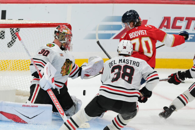 3 Najmenej vynikajúci hráč Chicago Blackhawks z obdobia otváračov NHL 2025-26 na Floridu Panthers ft. Sam Rinzel 

