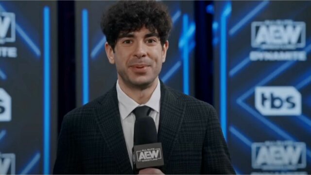 3 Popredné celebrity, ktoré by mohli získať oblek na dôchodku 3 Popredné celebrity, ktoré by mohli získať oblek na dôchodku v AEW
