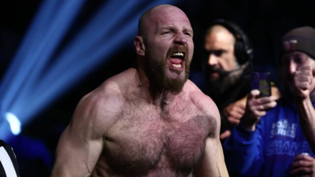 3 faktory, ktoré Jon Moxley vyžaduje, aby bol okamžite zmenený Bývalý svetový trio AEW a majster sveta ROH Claudio Castagnoli (poďakovanie: Claudiov profil X)