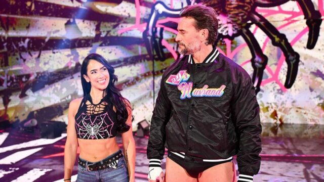 AJ Lee počas oddychu posiela správu predchádzajúcemu spoločníkovi skupiny WWE AJ Lee odoslal správu