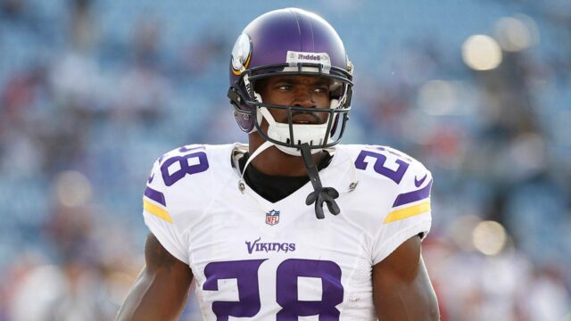Adrian Peterson zadržaný za jazdu pod vplyvom alkoholu Adrian Peterson zadržaný za jazdu pod vplyvom alkoholu