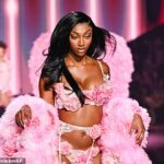 Angel Reese ukradol šou na prehliadke Victoria's Secret v New Yorku v stredu večer
