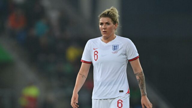 Anglicko Millie Bright sa vzdáva globálneho futbalu 

