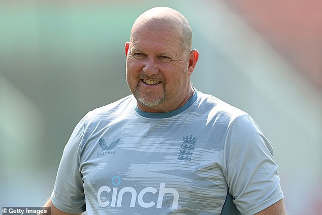 Anglicko najalo hrdinu Ashes, ktorý ovplyvnil známy úspech v rokoch David Saker bude trénerom anglického bowlingu pre tohtoročný zimný trhák série Ashes