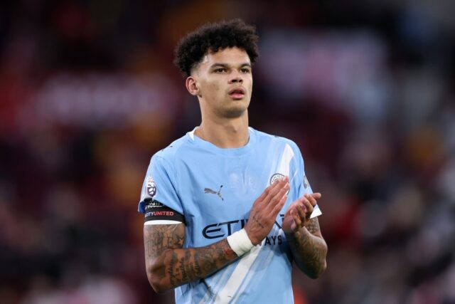 Anglicko sa spočiatku distribuuje staršie volanie, keď kapitán Chelsea Reece James vyberie zranenie 


