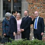 (LR) Šéf štábu Bieleho domu Susie Wiles, štátna tajomníčka Marco Rubio, tlačová tajomníčka Karoline Leavitt, tajomníčka obchodného obchodu Howard Lutnick a zástupca vedúceho štábu Bieleho domu Stephen Miller v britskom predsedovom predsedu.