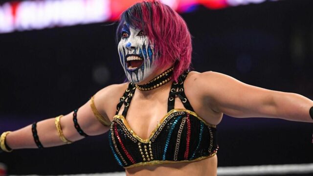 Asuka formálne transformuje svoje meno, ktoré dodržiava prekvapujúci útok Rhea Ripley na RAW 

