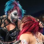 Asuka zostáva simulovaná iyo obloha po WWE RAW