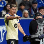 Barcelonský demonštrant Robert Lewandowski odpovedá filmovým kritikom
