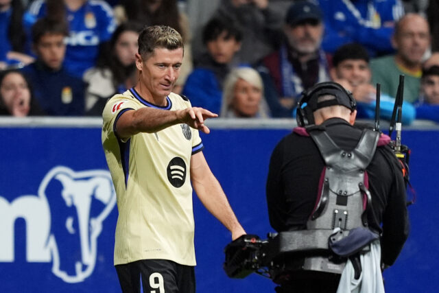 Barcelonský demonštrant Robert Lewandowski odpovedá filmovým kritikom 

