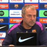 Barcelonský hlavný inštruktor Hansi Flick reaguje na španielskeho supervízora