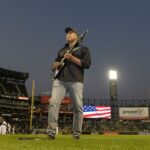 Bernie Williams kontrastuje s baseballmi a skladbami pred odhalením Carnegie Hal