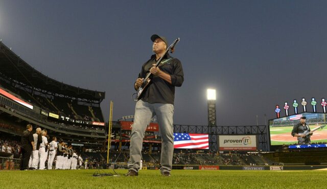 Bernie Williams kontrastuje s baseballmi a skladbami pred odhalením Carnegie Hal 

