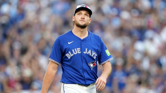 Blue Jays 'Trey Yesavage tvrdí, že členovia rodiny boli „napadnutí“ po vynikajúcom výlete ALDS 

