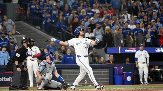 Blue Jays porazili Dodgers 11-4 v hre Globe Collection Video Game 1 v Rogers Center 


