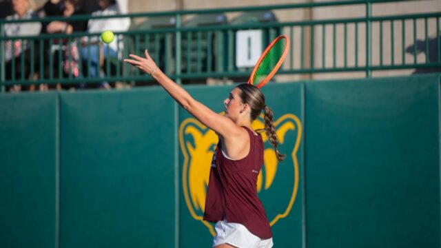Bluff tenis porazil A&M Consolidated, aby postúpil na štátneho šampióna 

