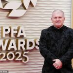 Ikona britského boxu Ricky Hatton zomrel vo veku 46 rokov. Tu je zobrazený na udeľovaní cien PFA 2025 v Manchestri Opera House 19. augusta