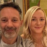Rhodri Giggs a Victoria Phillips sa usmievajú