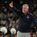 Bruce Pearl odpovedá na Michaela Wilbona, keď ho hostiteľ ESPN nazval „nesúhlasným“