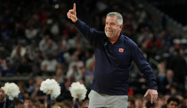 Bruce Pearl odpovedá na Michaela Wilbona, keď ho hostiteľ ESPN nazval „nesúhlasným“ 

