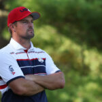 Bryson DeChambeau nájdený na futbalovej futbalovej súťaži SMU-Syracuse University v Dallase