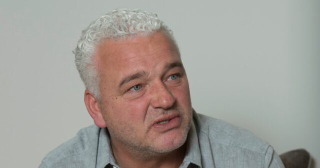 Bývalá hviezda Liverpoolu so srdcovými problémami rozzúrená na „diabolské“ dvojdňové Paul Stewart