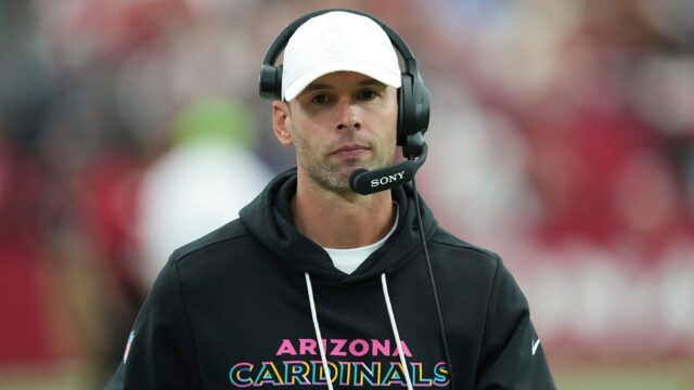 Cardinals 'Jonathan Gannon sa rozdeľuje priamo do úteku späť po negatívnom hádzaní 

